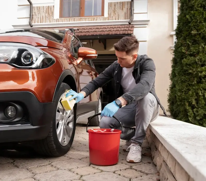 Lavage auto à domicile Brugheas : professionnel intervenant sur un véhicule